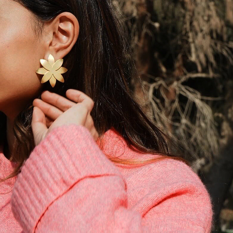 Stud Daisy Earrings