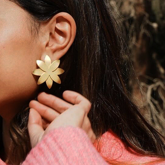 Stud Daisy Earrings