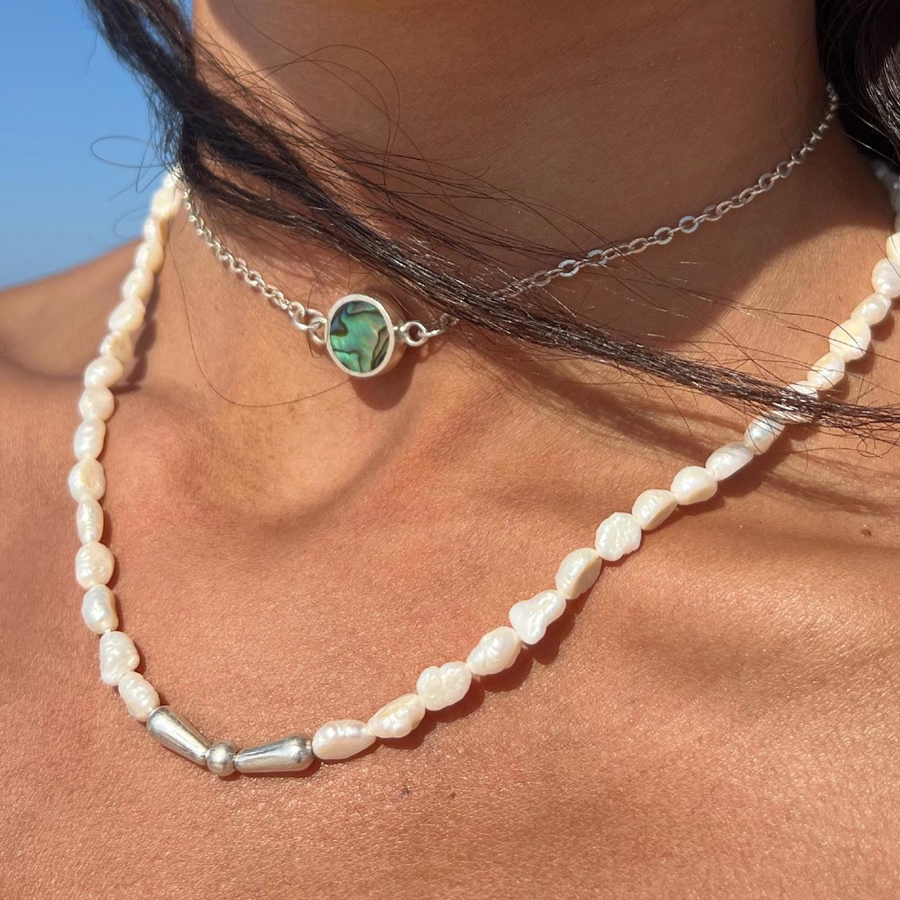 Women’s white shell choker