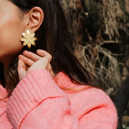 Stud Daisy Earrings
