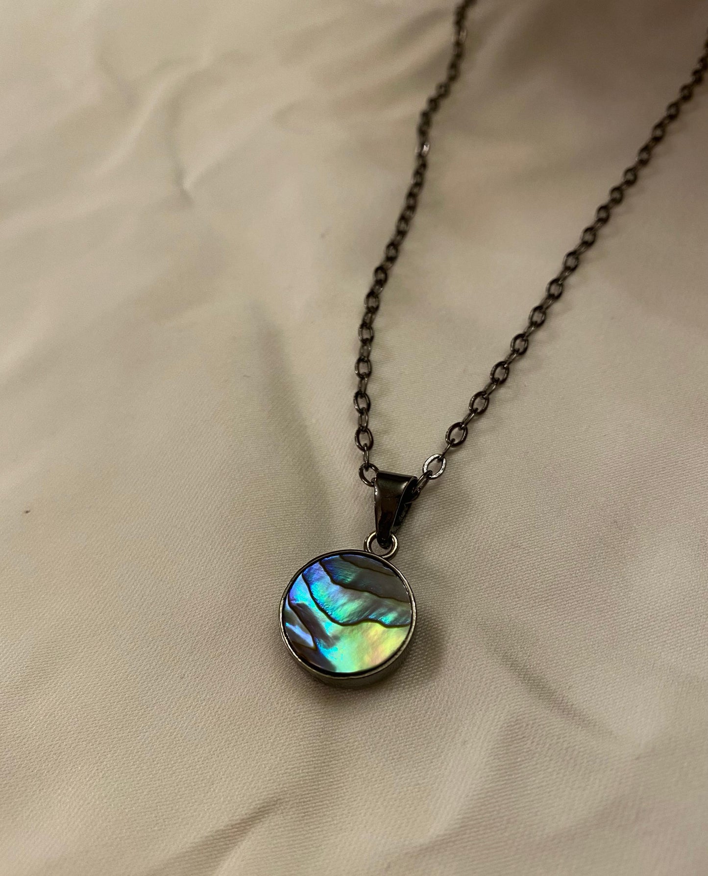 Dark mother of pearl necklace