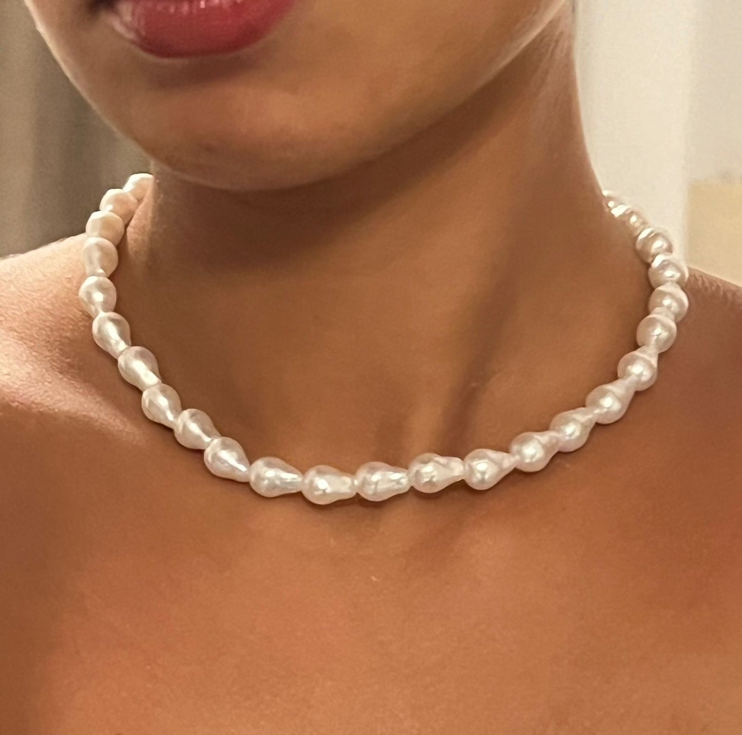 Pearl choker women